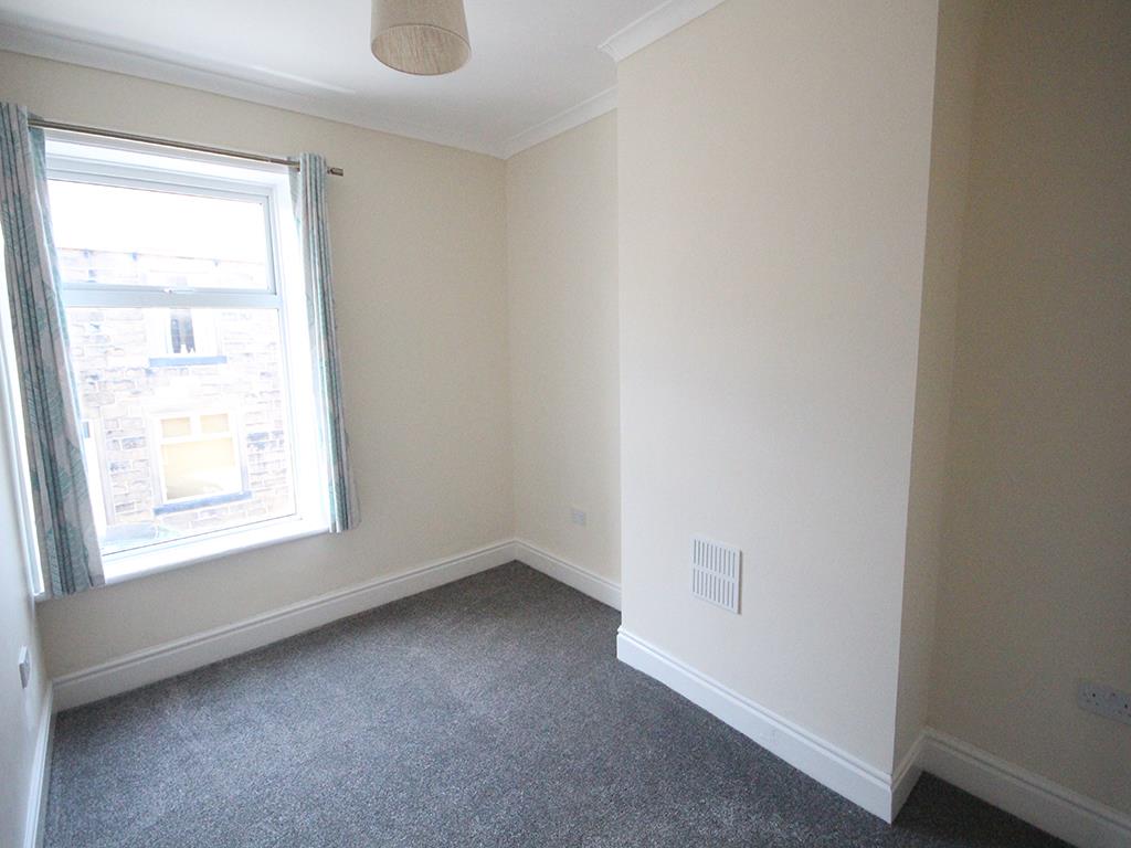 3 bedroom mid terrace house To Let in Barnoldswick - IMG_6985.jpg